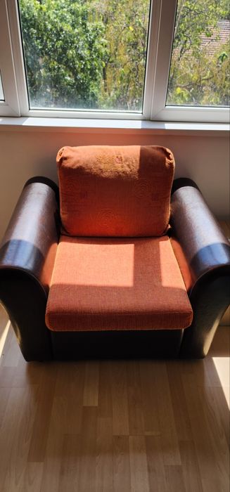 Холов диван в комплект с фотьойли и табуретки