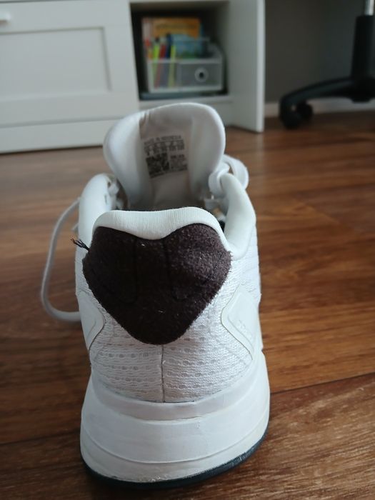 Кросовки адидас.