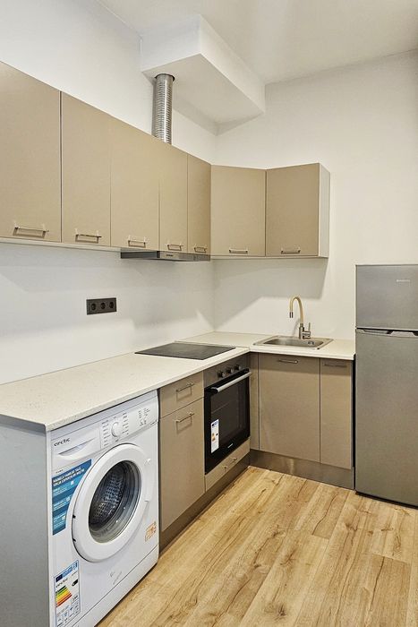 P.F. inchiriez ap. la casa 2 camere Zona Ultracentrala