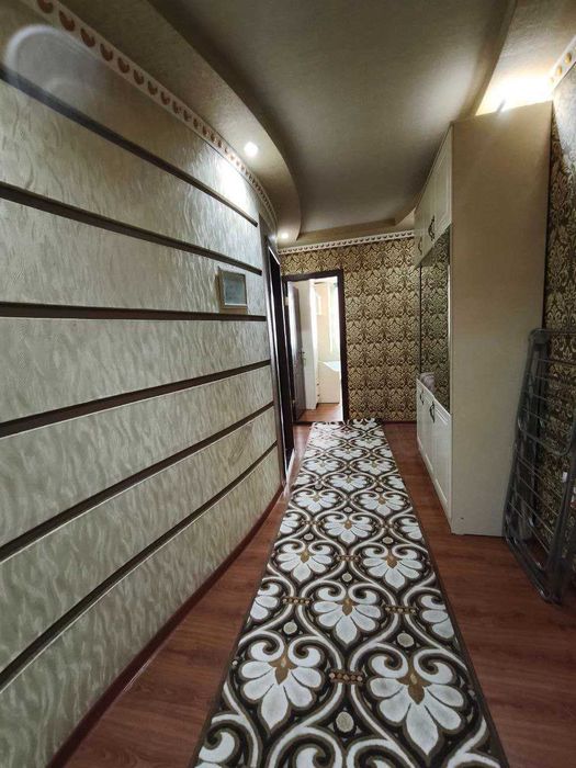 Бўстон даҳасида 4 хоналик Квартира сотилади