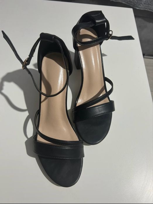 Sandale elegante cu toc