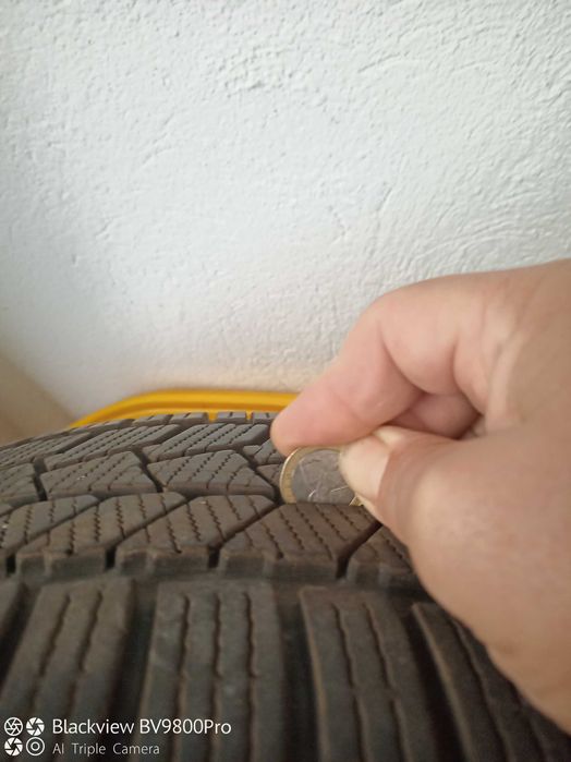 Продавам комплект Зимни гуми континентал 245/45/19