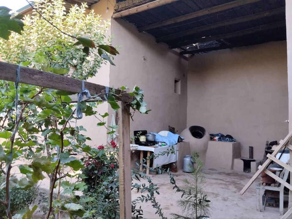 Ховли сотилади.Фарход савхозида 6 сутик