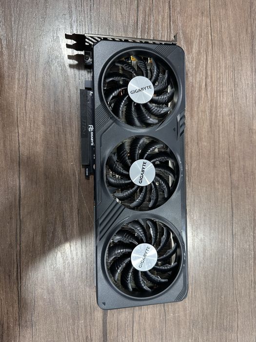 Видеокарта RTX 4060 Gigabyte OC (3 кулера)