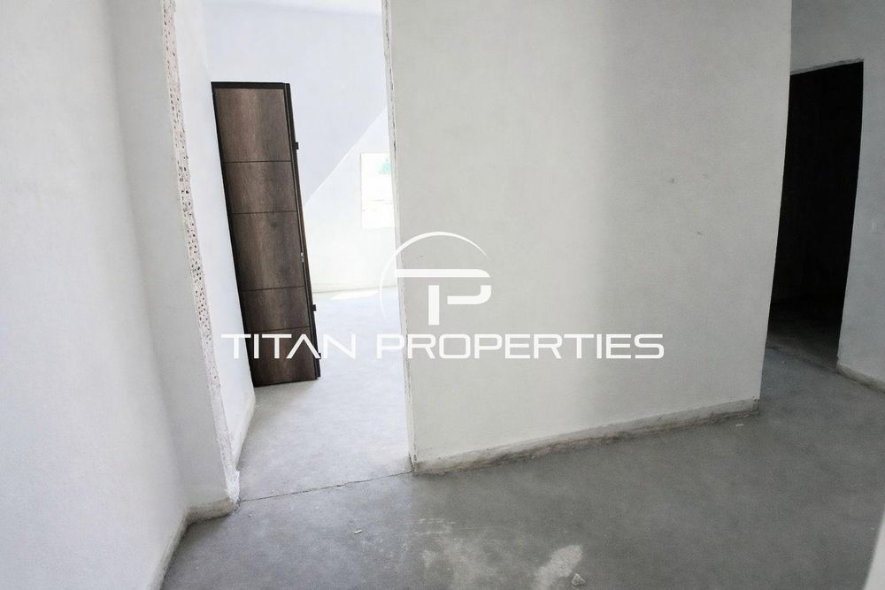 Тристаен апартамент за продажба в Център
