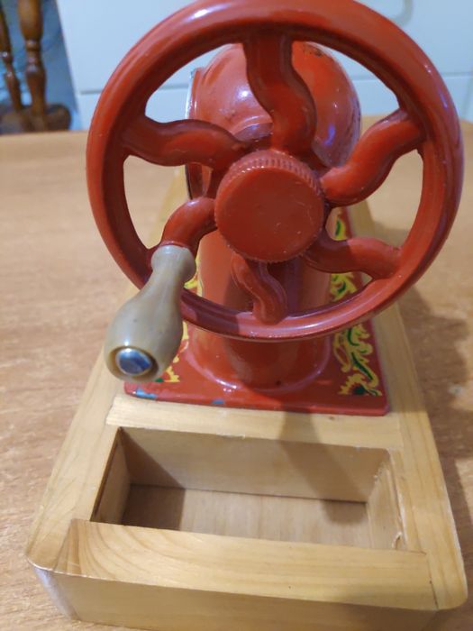 Детская швейная машинка СССР