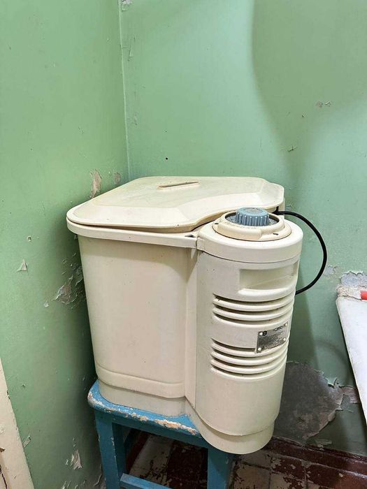 Антикварный буфет ручной работы из натурального дерева