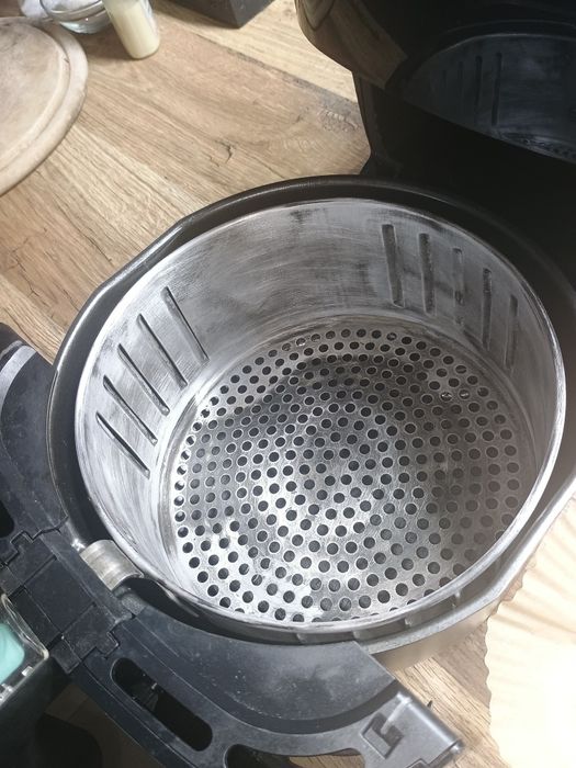 friteuza cu aer cald Gorenje ,capacitate de 3,5 litri.Include 9 programe presetate