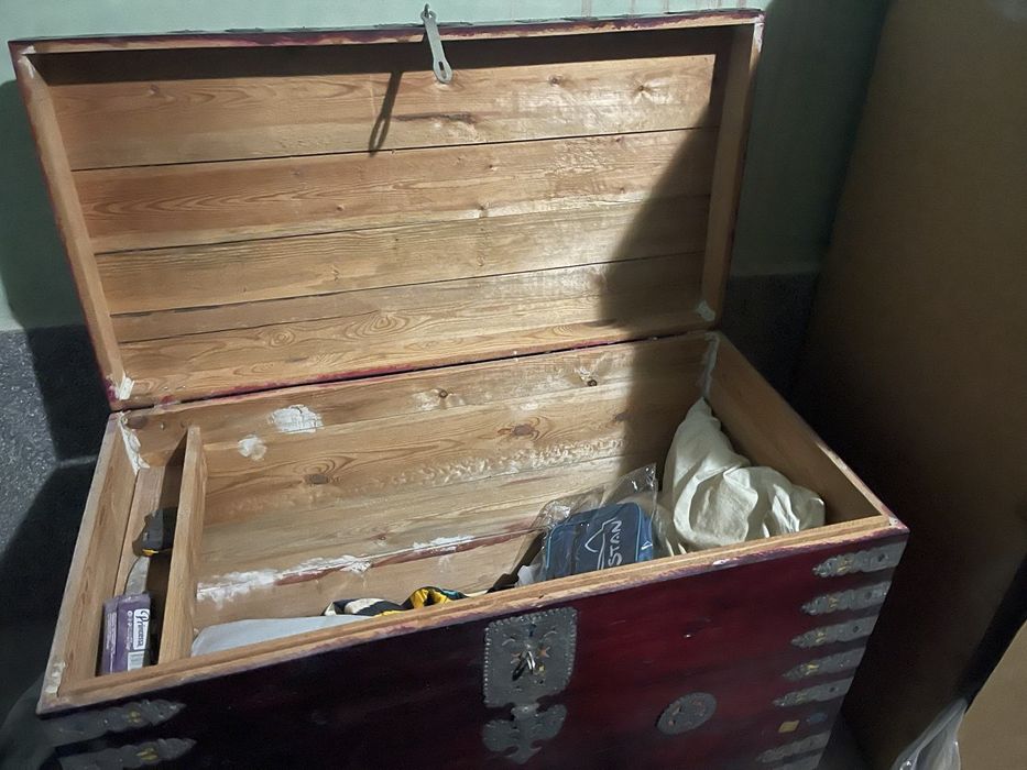 Сандиқлар сотилади.