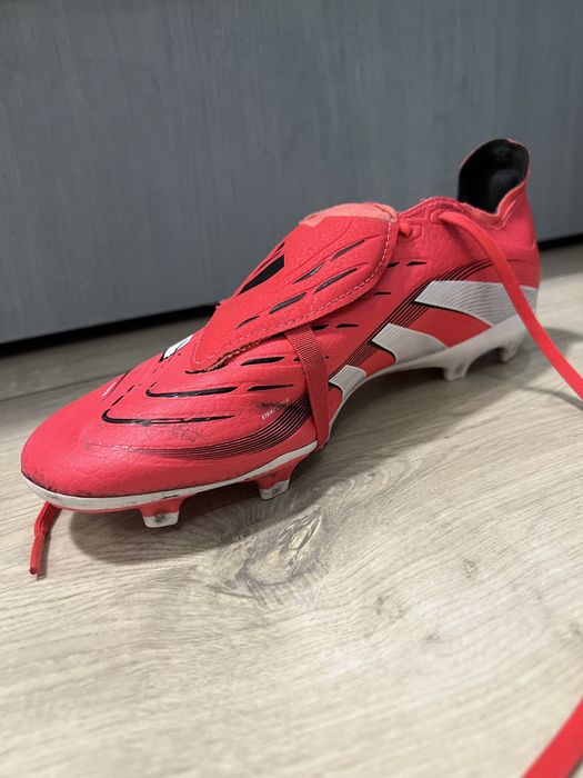 Футболни обувки adidas Predator