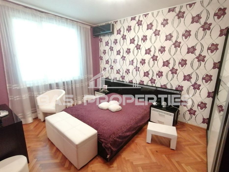 Дава се под наем Тристаен апартамент в София, Център - 100 кв.м за 897.6 € - Снимка #5