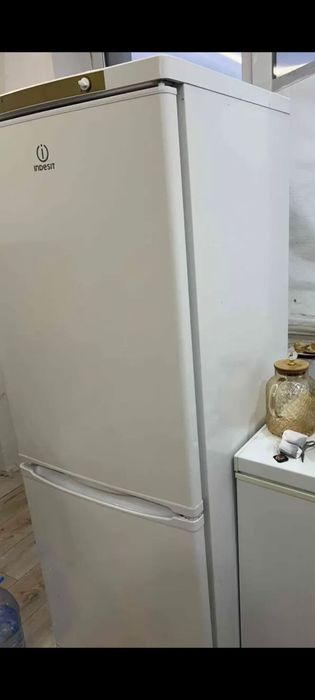 Срочно продам холодильник Индезит