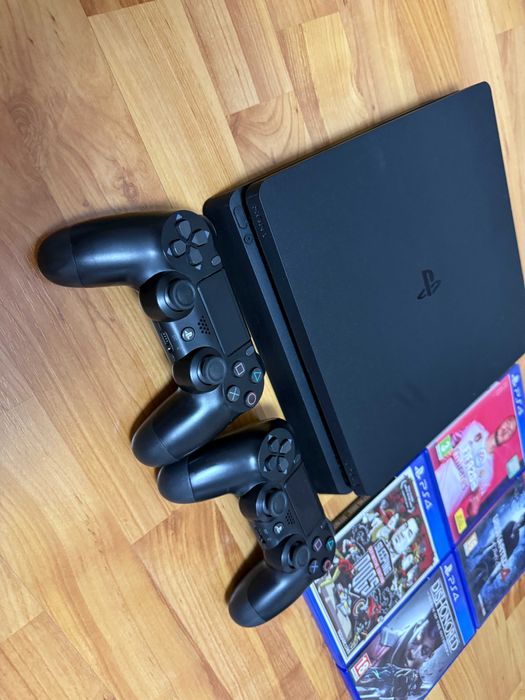 [ PS4 > 1000GB PlayStation 4 Slim с 2 джойстика и 4 игри
