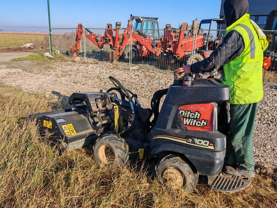 Utilaje multifuncționale Ditch Witch pentru lucrări de peisagistică