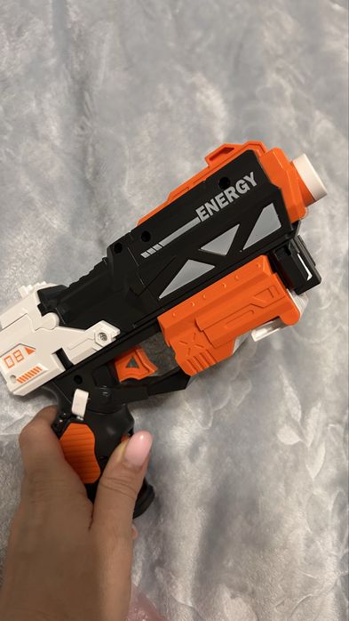 Пистолет-бластер нерф и пакет пуль