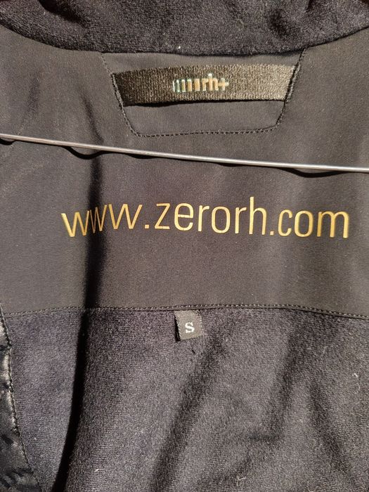 Маркова ски  екипировка.Нова,красива стилна.