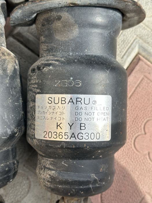 задний амортизатор (стойка) Subaru