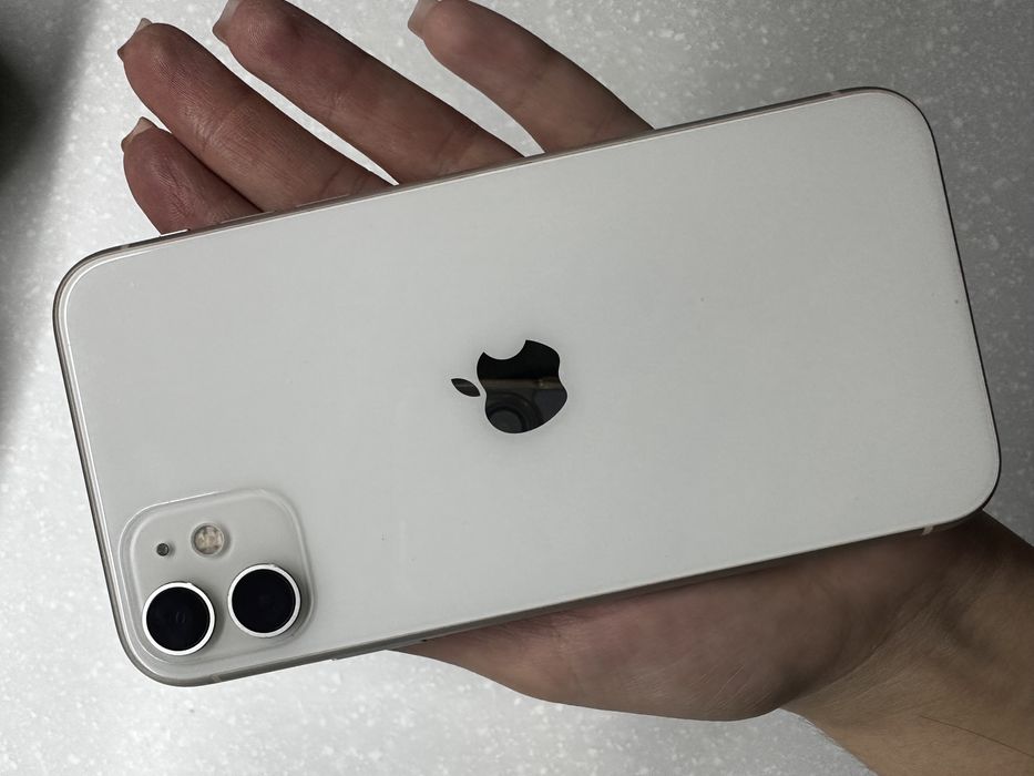 Продам iPhone 11 White
