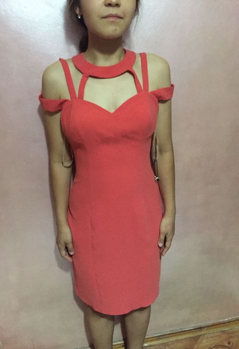 Продам платья новые