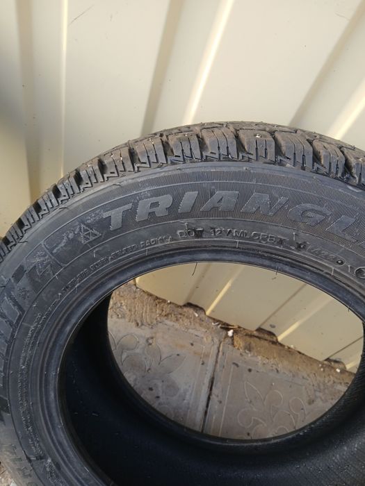 Продам шины зимние .