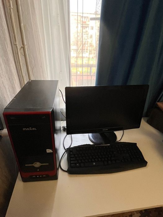 Компютер с клавитурой