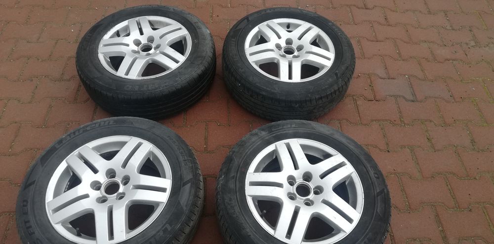 Vând set roți cu  jante de alaij R 15