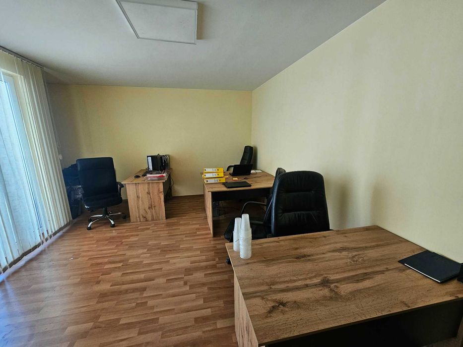 Комплект 4бр. Бюра и 4бр. офис столове, обзавеждане за офис