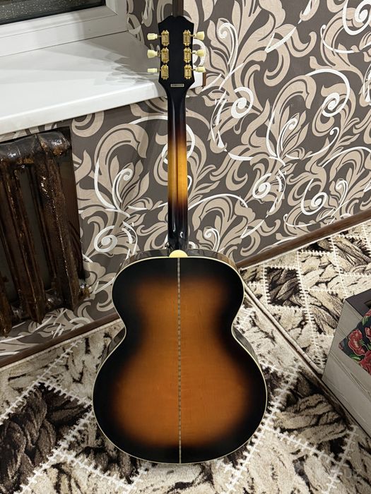 Epiphone J-200 aged vintage