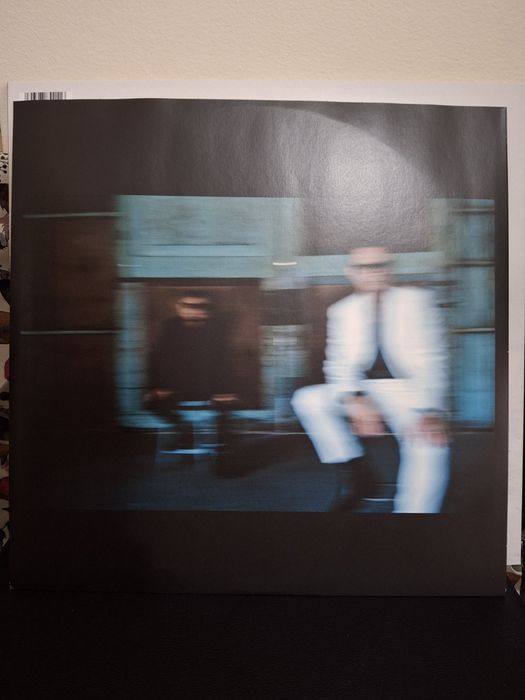 Грамофонни плочи на групите "The Cure" и "Depeche Mode"