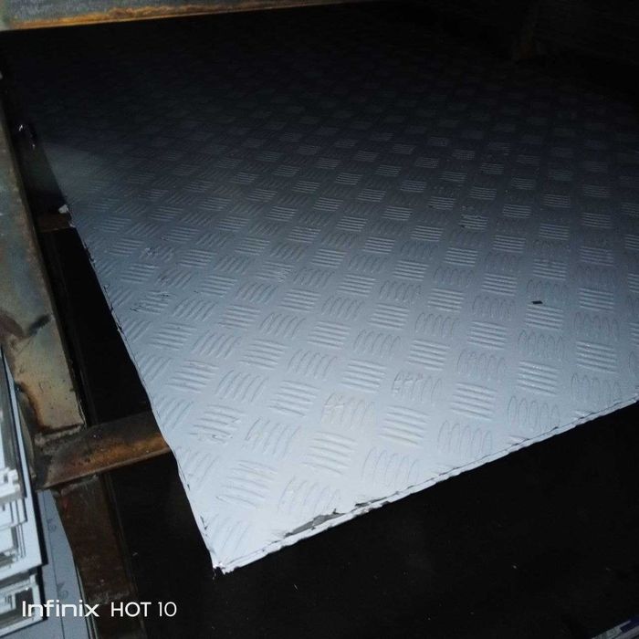 Нержавейка листы рифленые 201/1,0 матовая nerjaveyka list