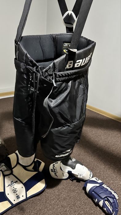 Продам хоккейный костюм