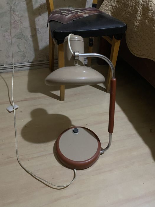 Настольная лампа