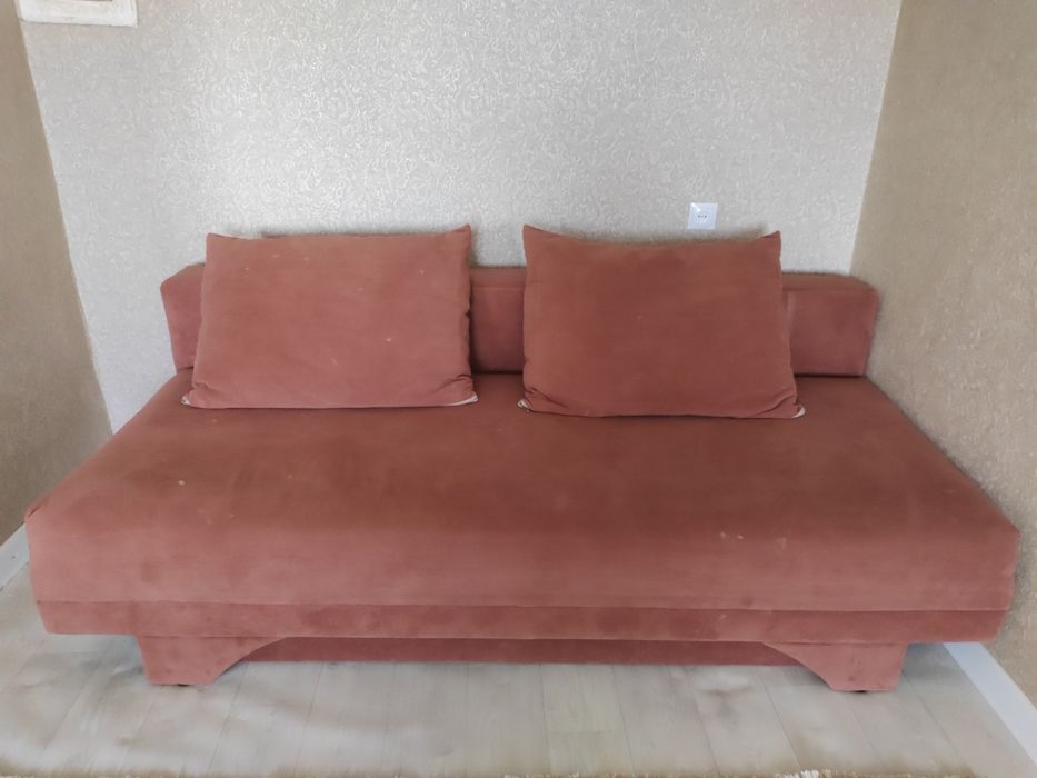 Продам диван с подушками