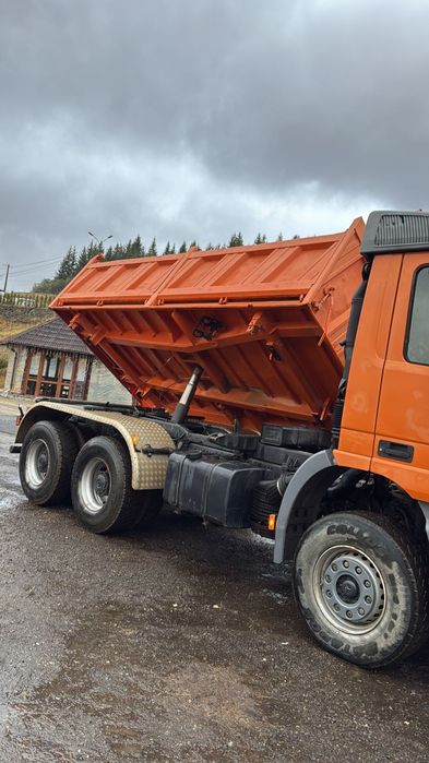 De vînzare basclă mercedes actros an fabricație 2000