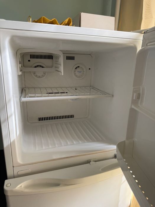 Холодильник отдам даром, на запчасти