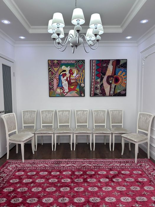 Стол для гостей и стулья