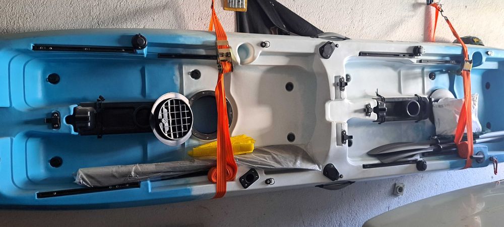 Двуместен каяк с педална система.