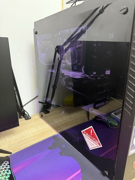 Vand pc gaming detalii in descriere