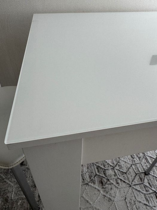 Два стула и стол 120*80