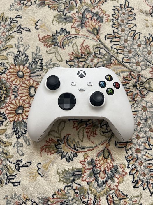 Продам Xbox в хорошем состаяние