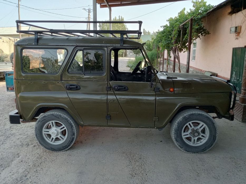 Uaz sotiladi idial xolda