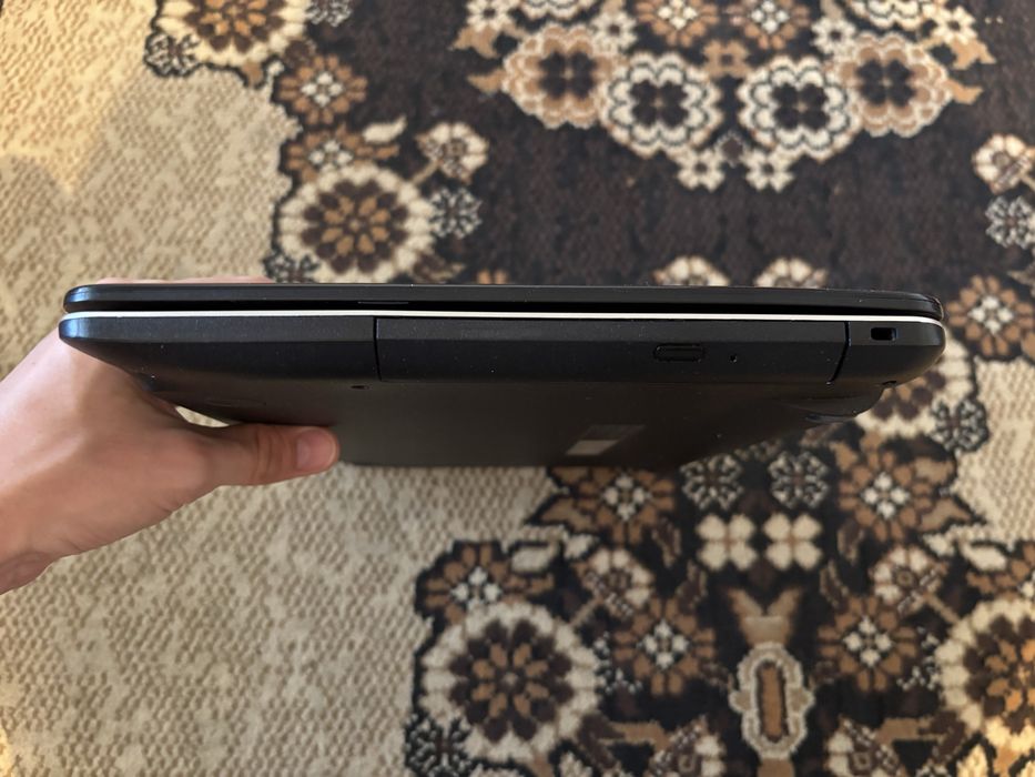 Офисный ноутбук Asus