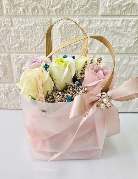 Аранжировка от сапунени рози и цветя