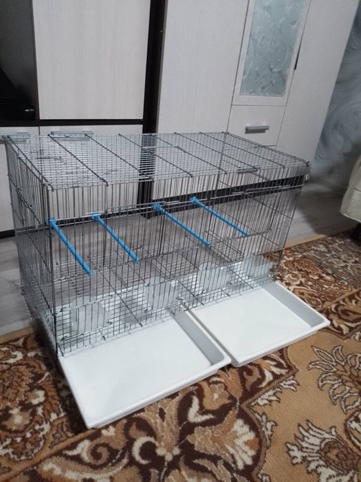 Продаются две клетки большие