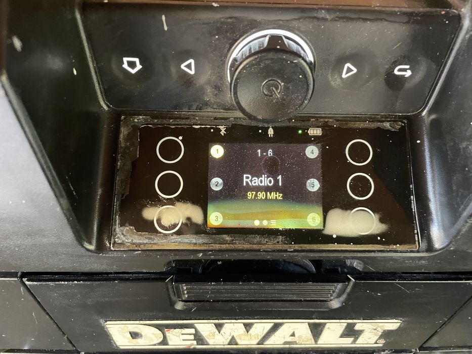radio dewalt  cu blutut