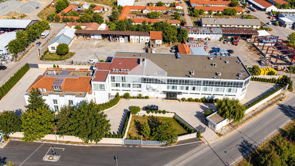 Производствена база за продажба на 40 км. от София