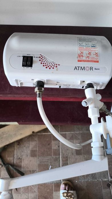 Instant apa calda electric Atmor Basic cu para de dus