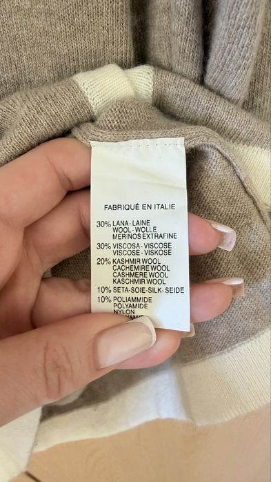 Женска жилетка Италия.Размер М/S.20% Kaшмир, 10%коприна,