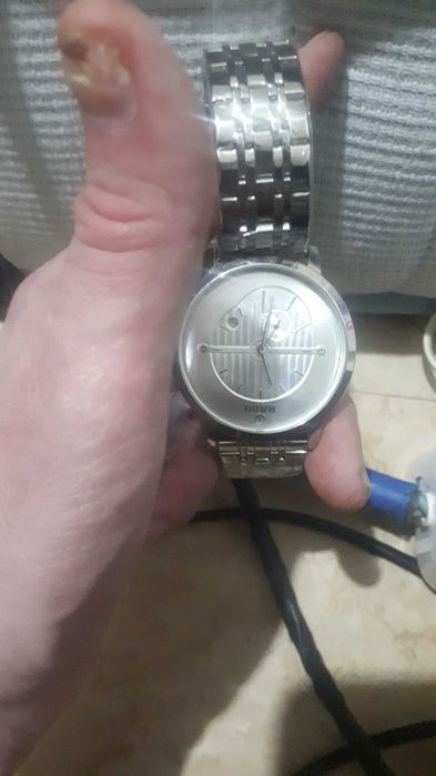 Часы новые наручные не доогорого