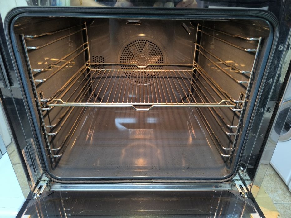 Фурна Miele H6260BP - пиролиза с функция пара.